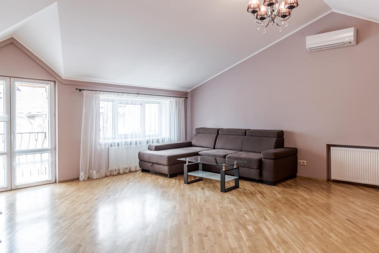 Grand Apartments On Rynok Square Lviv Exteriör bild