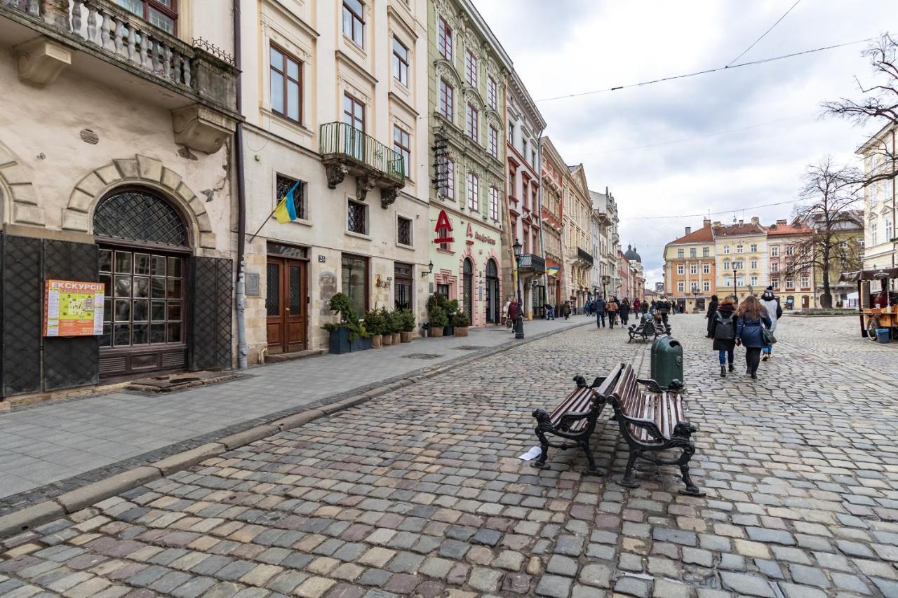 Grand Apartments On Rynok Square Lviv Exteriör bild